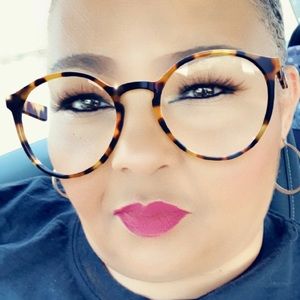 Meet your Posher, Clezelle